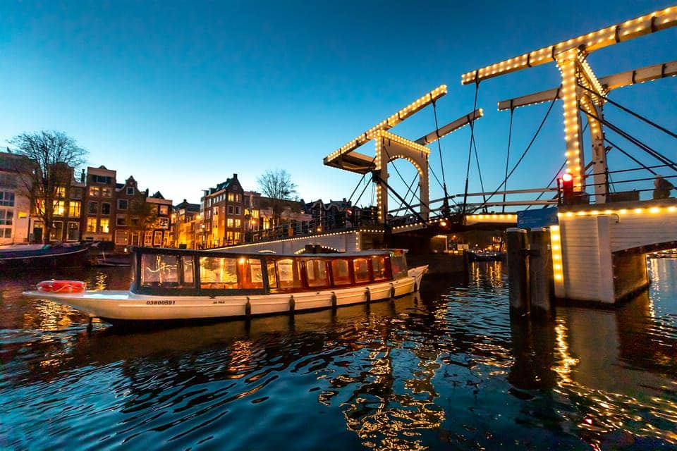 amsterdamin kanaaliristeily ()